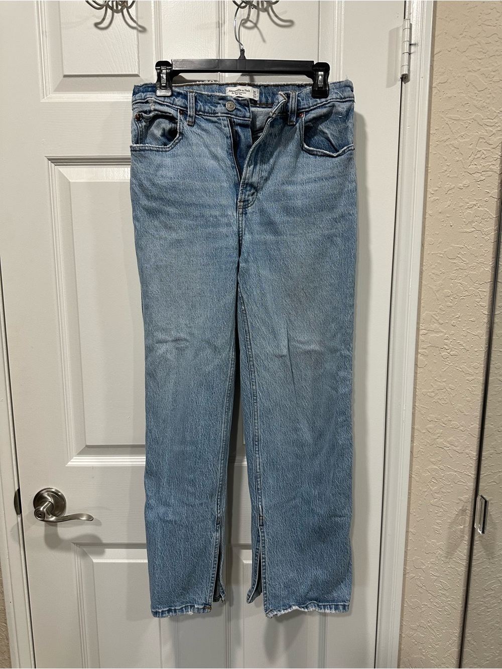 Abercrombie & Fitch The ‘90s Relaxed Jean High Rise in Light Blue